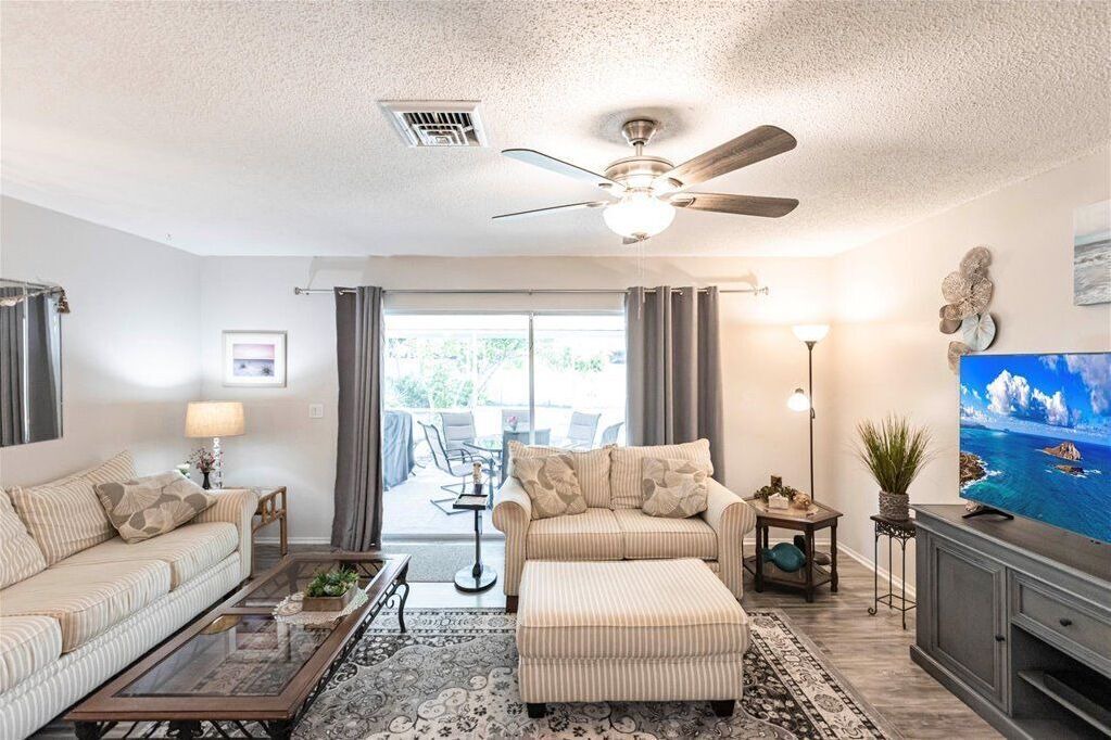 Photo of Livingroom in Englewood