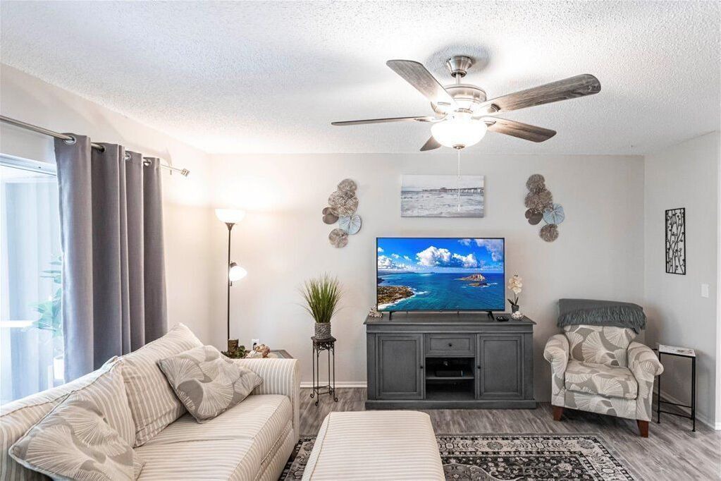 Photo of Livingroom in Englewood