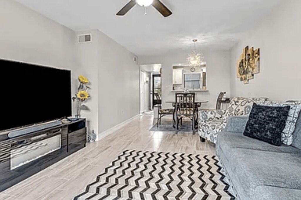 Photo of Livingroom in Golden Gate