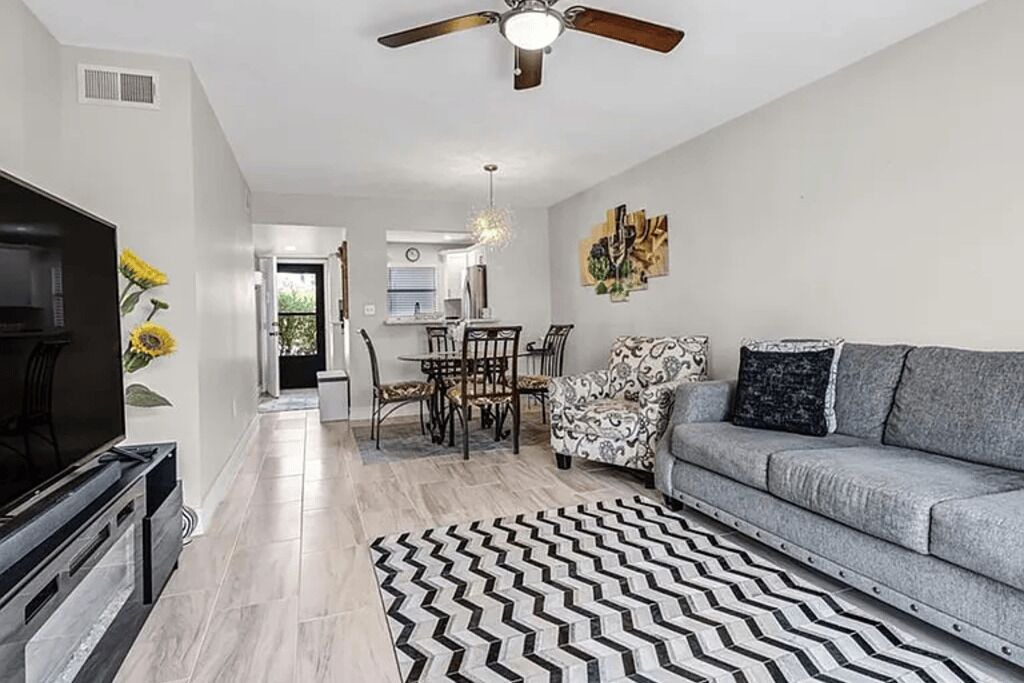 Photo of Livingroom in Golden Gate
