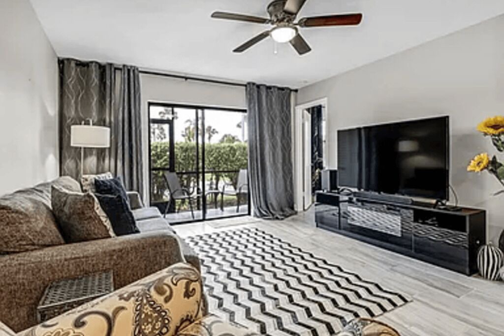 Photo of Livingroom in Golden Gate