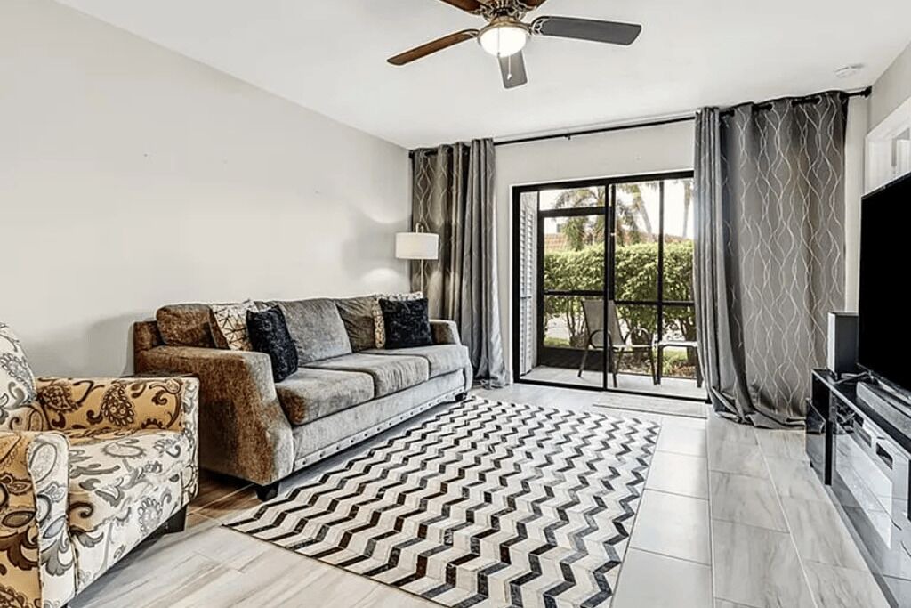 Photo of Livingroom in Golden Gate