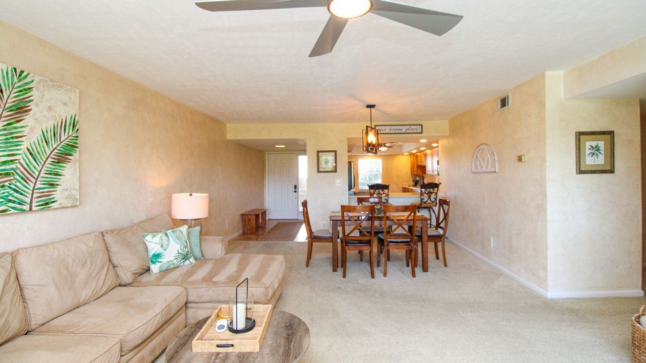 Photo of Livingroom in Imperial Golf Estates