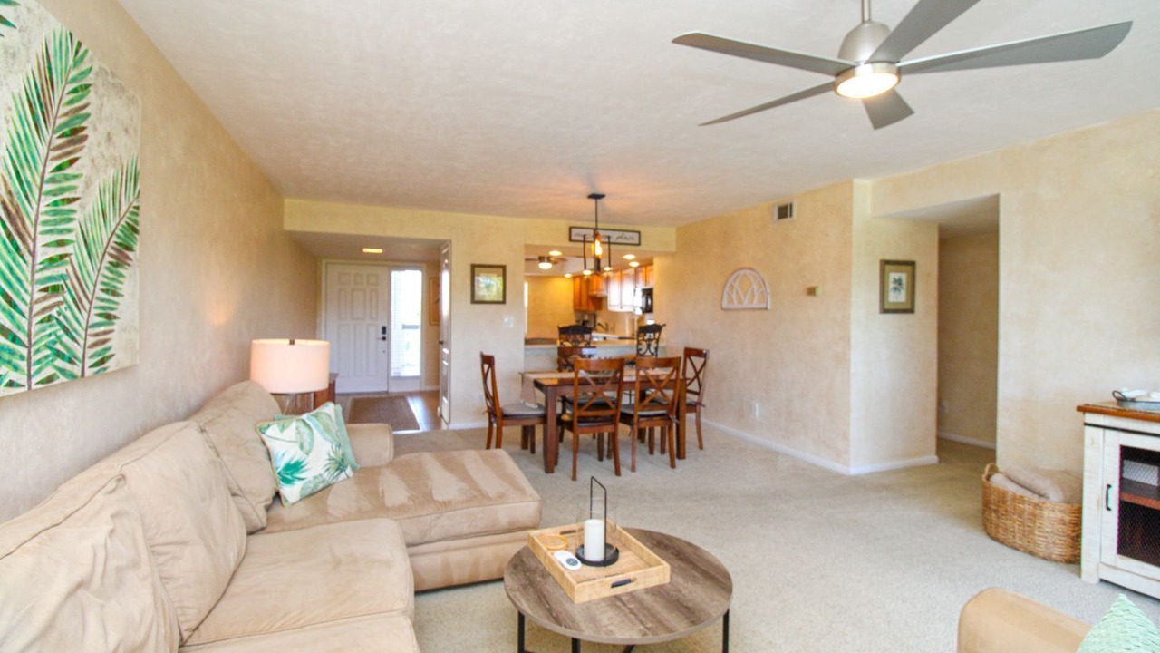 Photo of Livingroom in Imperial Golf Estates