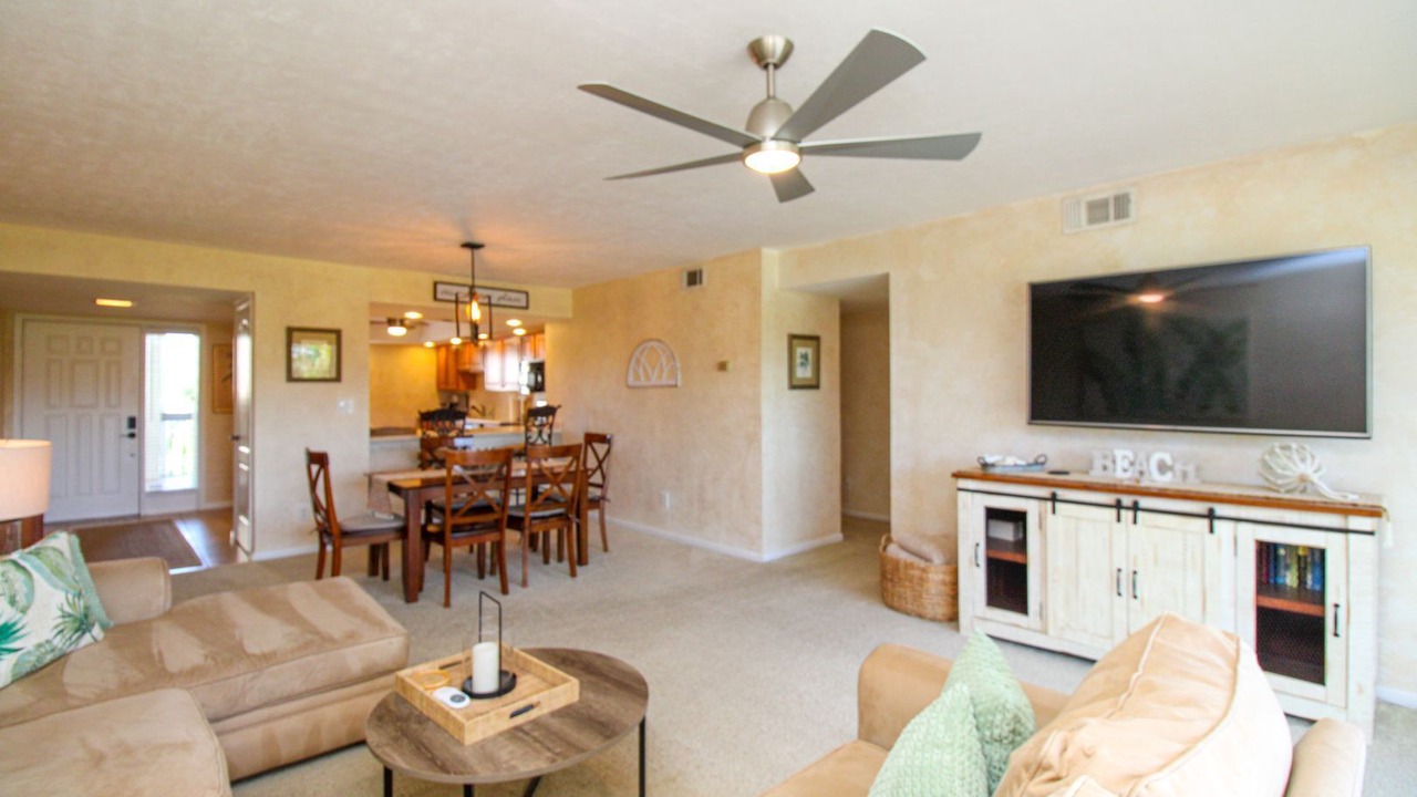 Photo of Livingroom in Imperial Golf Estates