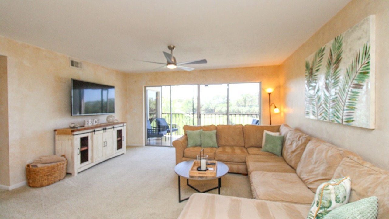 Photo of Livingroom in Imperial Golf Estates