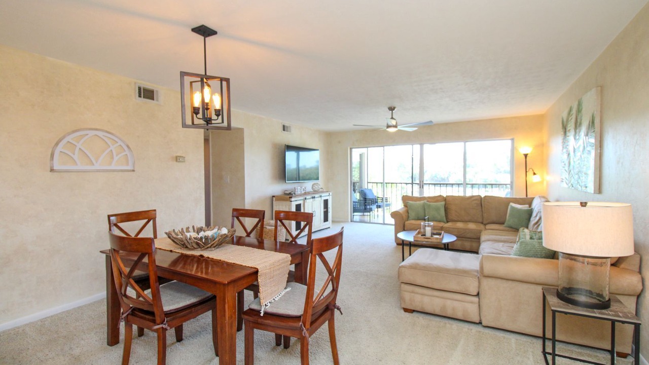 Photo of Livingroom in Imperial Golf Estates