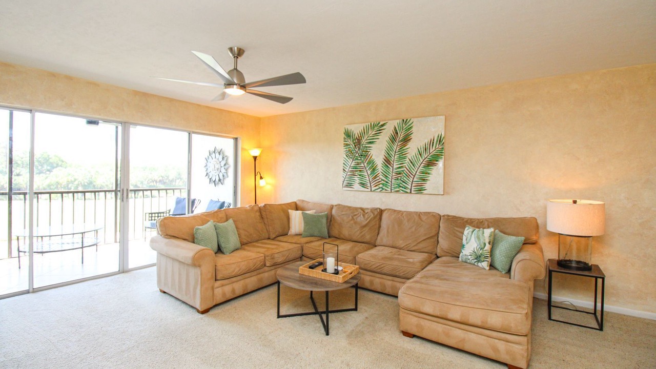 Photo of Livingroom in Imperial Golf Estates