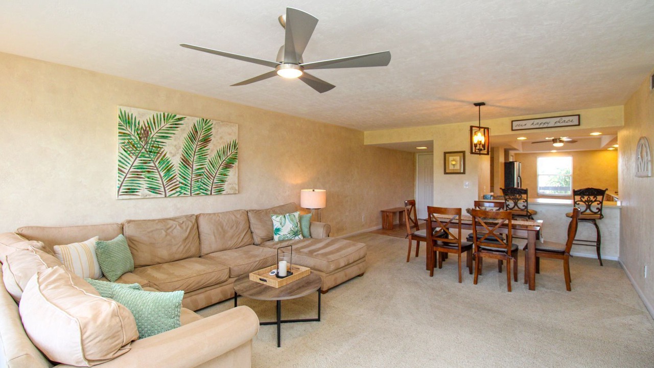 Photo of Livingroom in Imperial Golf Estates