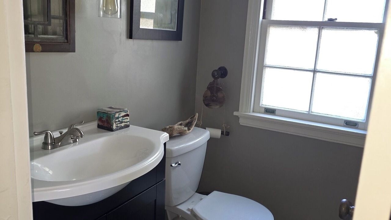 Photo of Bathroom in United Central