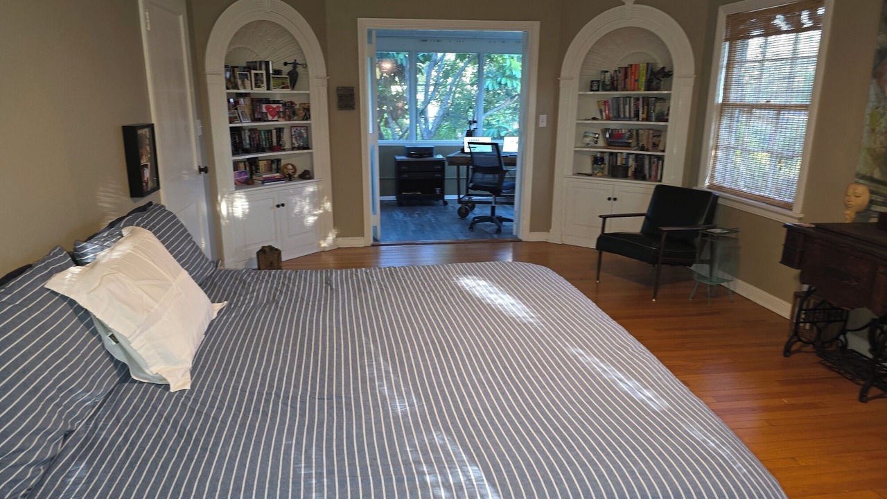 Photo of Bedroom in United Central