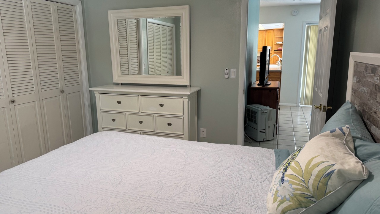Photo of Bedroom in Sorrento Shores