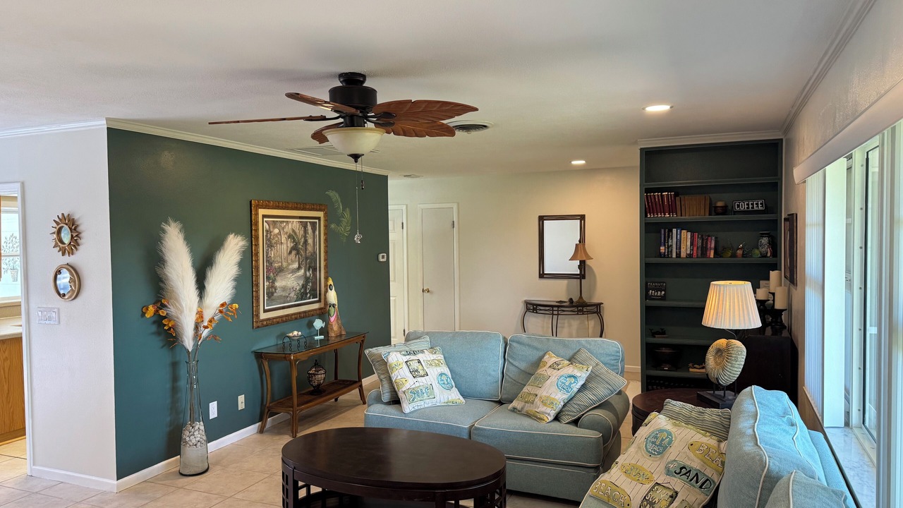 Photo of Livingroom in Sorrento Shores