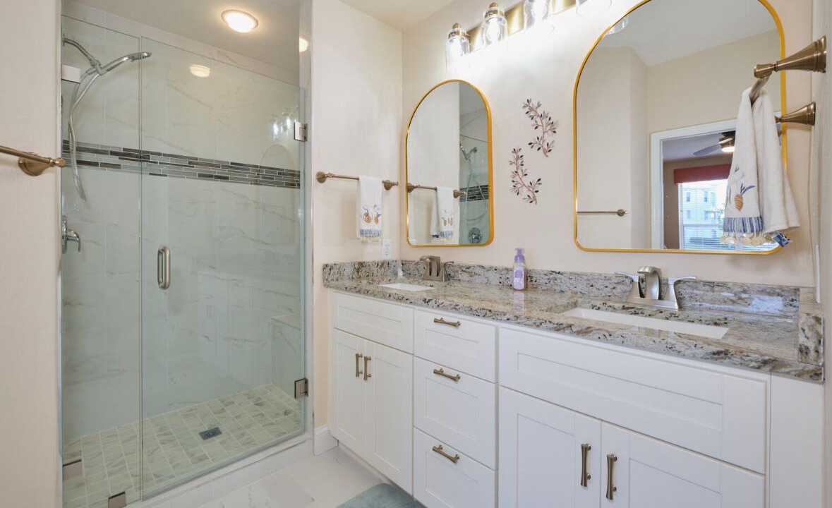 Photo of Bathroom in Tropical Cove