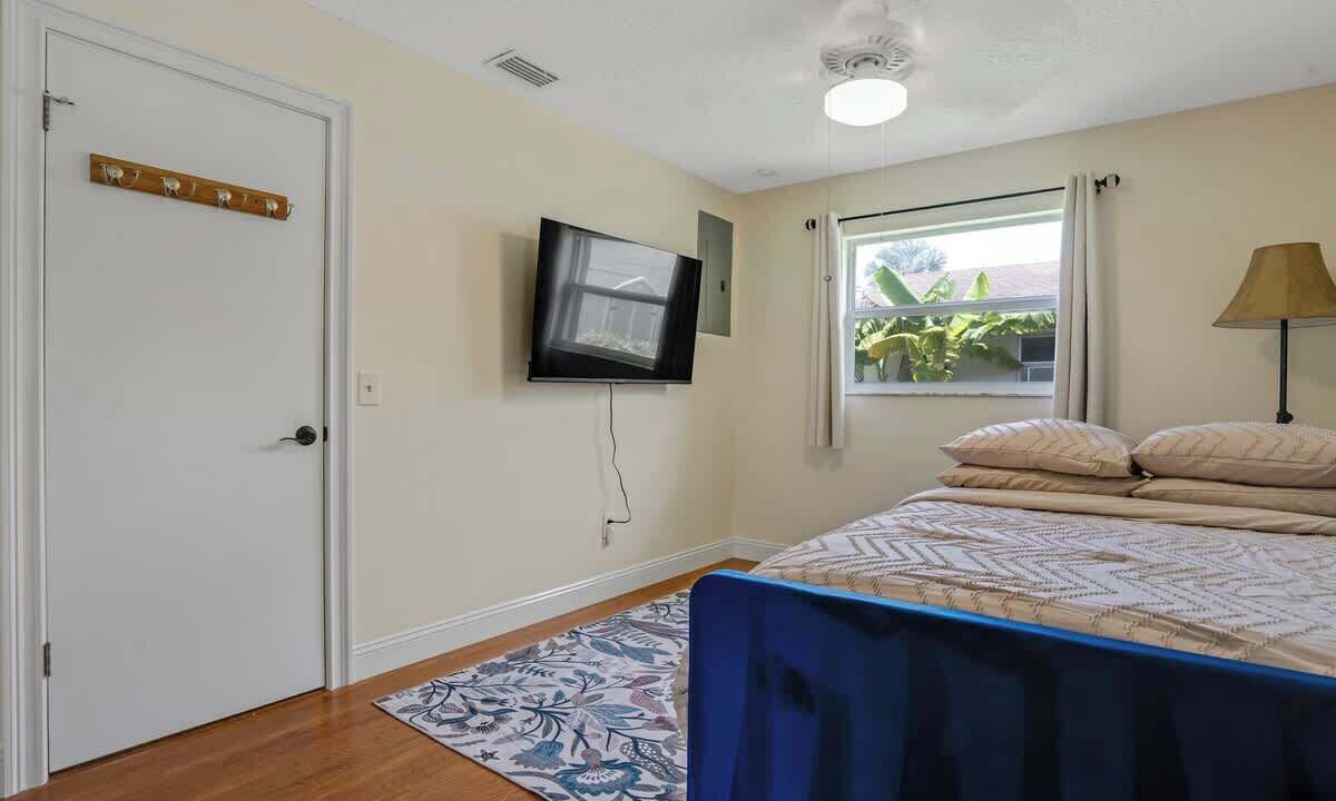 Photo of Bedroom in Lake Worth