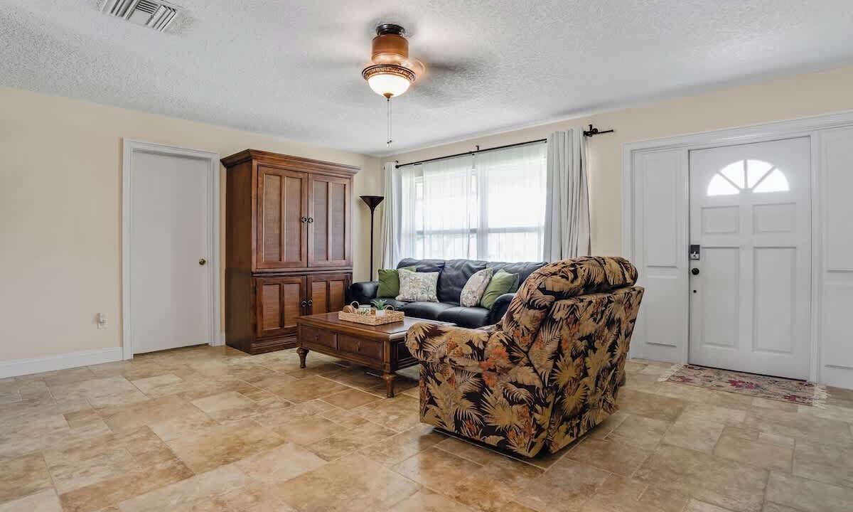 Photo of Livingroom in Lake Worth