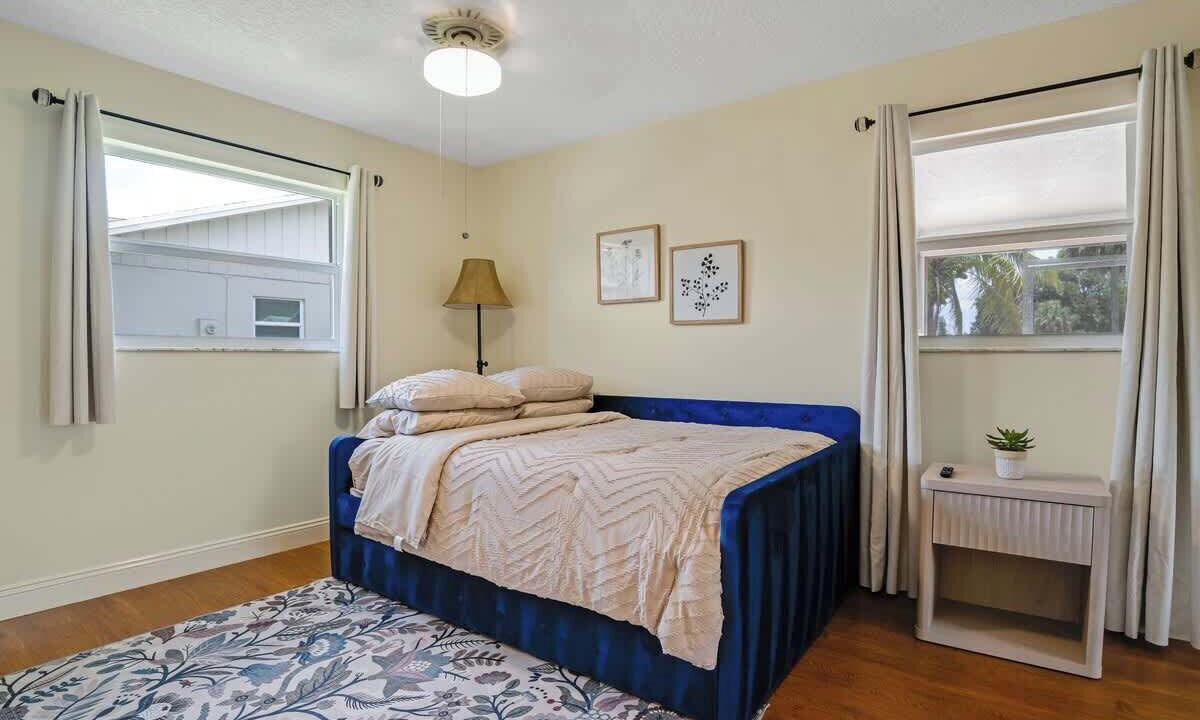 Photo of Bedroom in Lake Worth