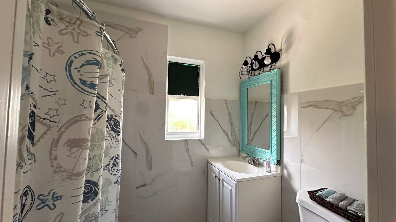 Photo of Bathroom in Tropic