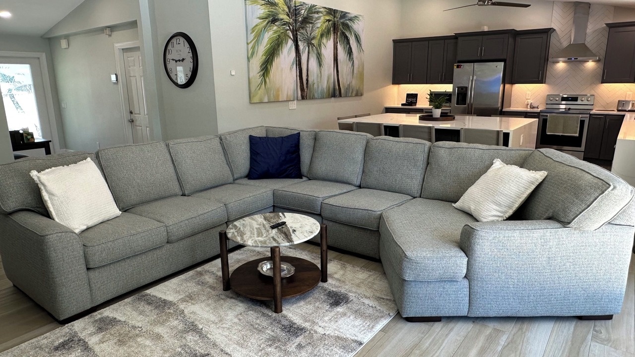 Photo of Livingroom in Eastview Manor