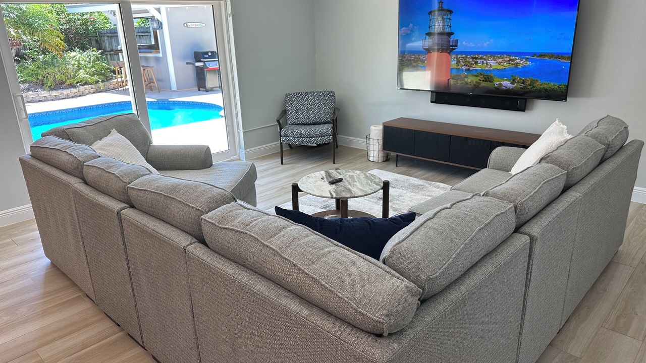 Photo of Livingroom in Eastview Manor
