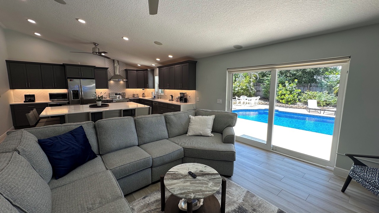 Photo of Livingroom in Eastview Manor