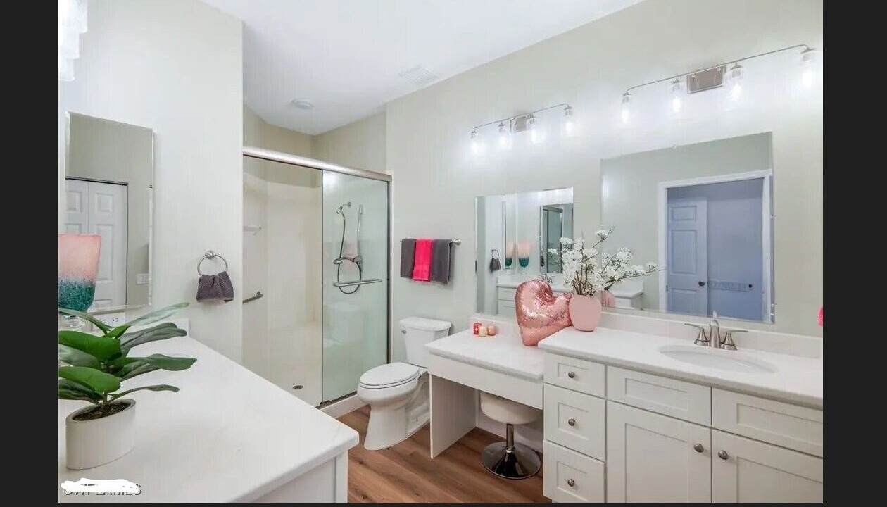 Photo of Bathroom in Tropical Cove