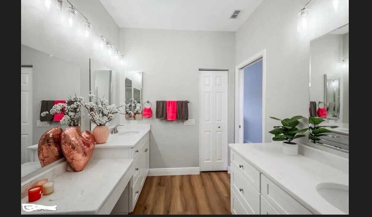 Photo of Bathroom in Tropical Cove