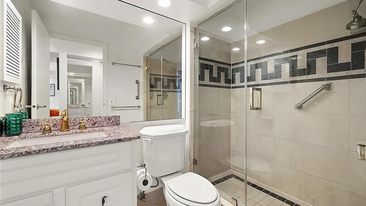 Photo of Bathroom in Naples Park