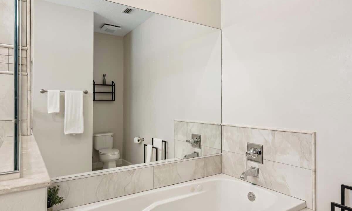 Photo of Bathroom in South Gate Ridge