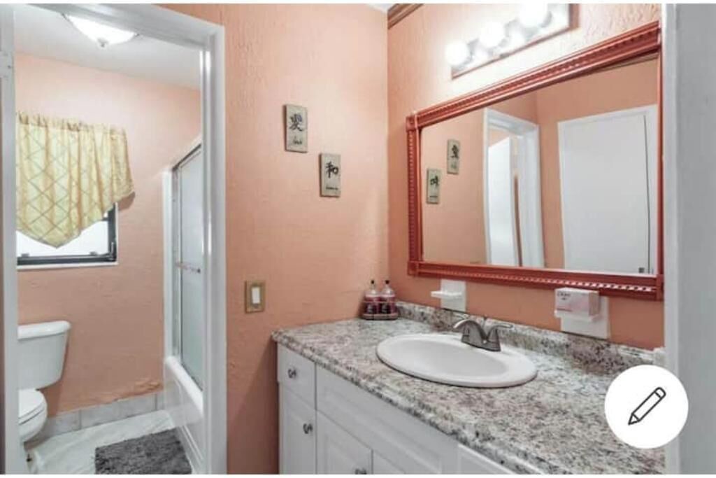 Photo of Bathroom in Golfview Harbor