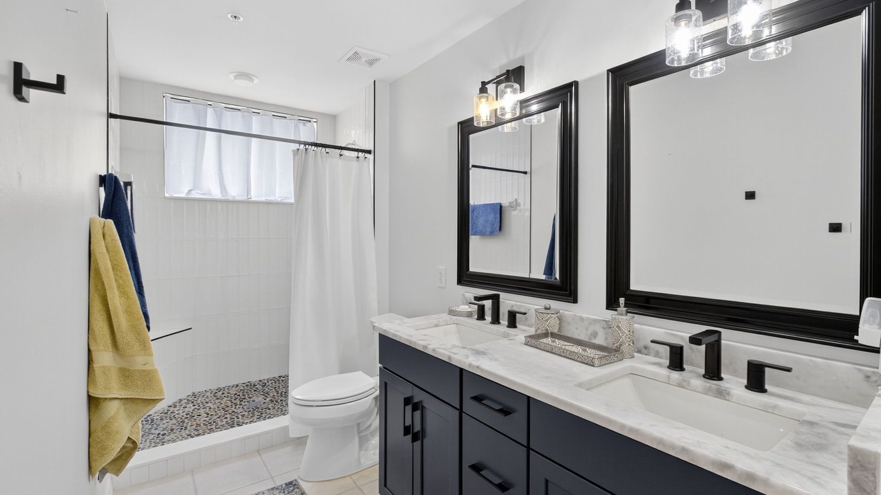 Photo of Bathroom in Tropical Cove