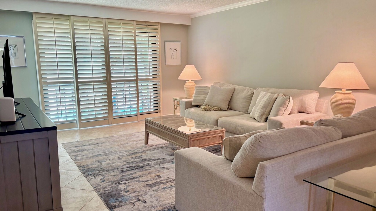 Photo of Livingroom in Indian River Shores