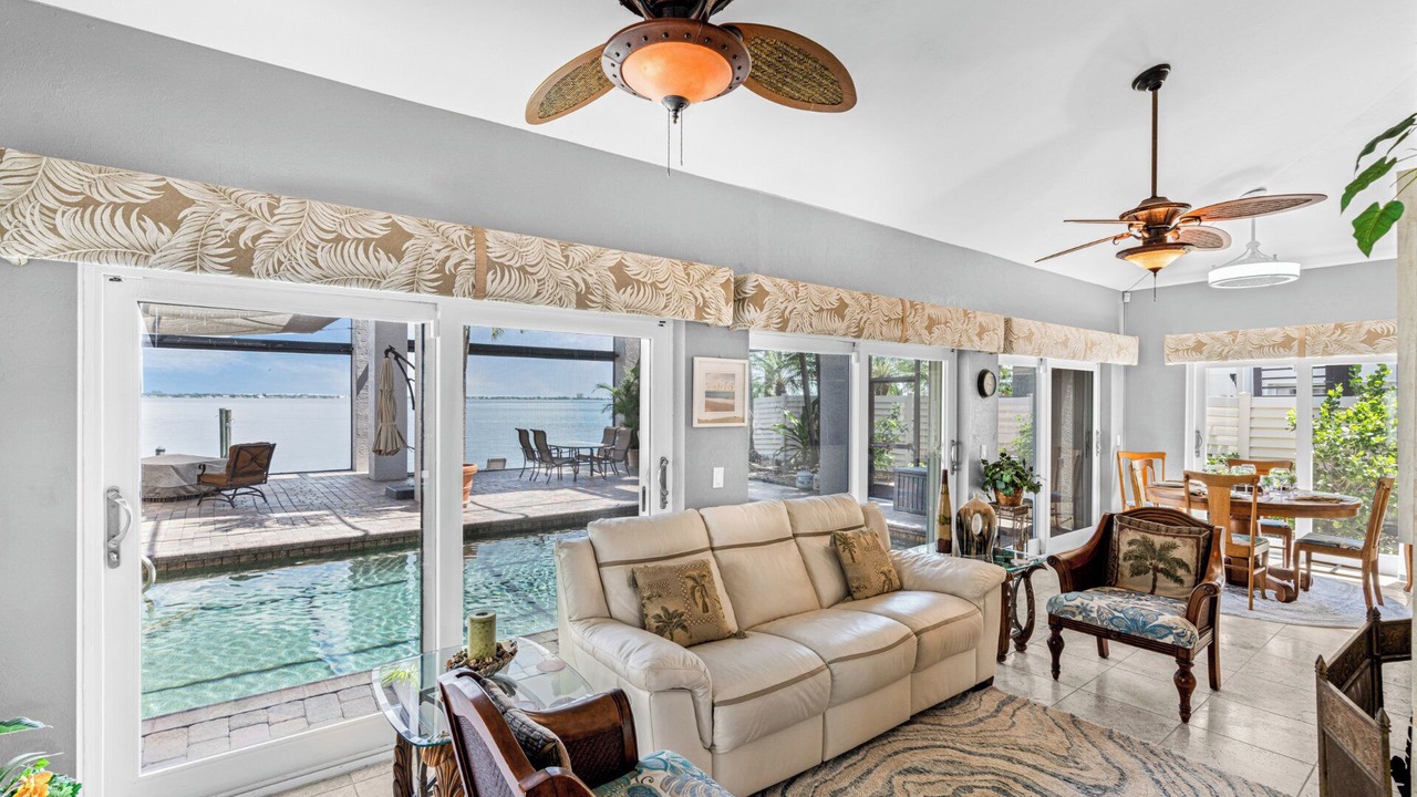 Photo of Livingroom in Caloosahatchee