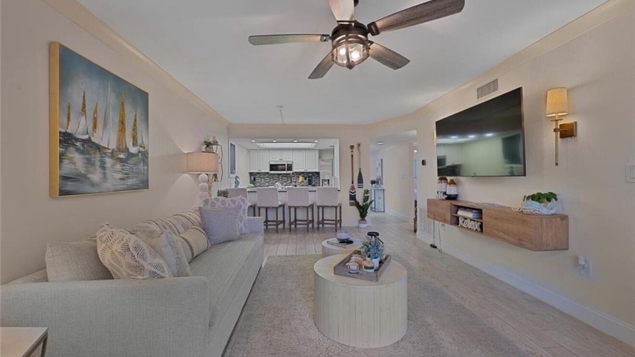 Photo of Livingroom in Palm River Estates