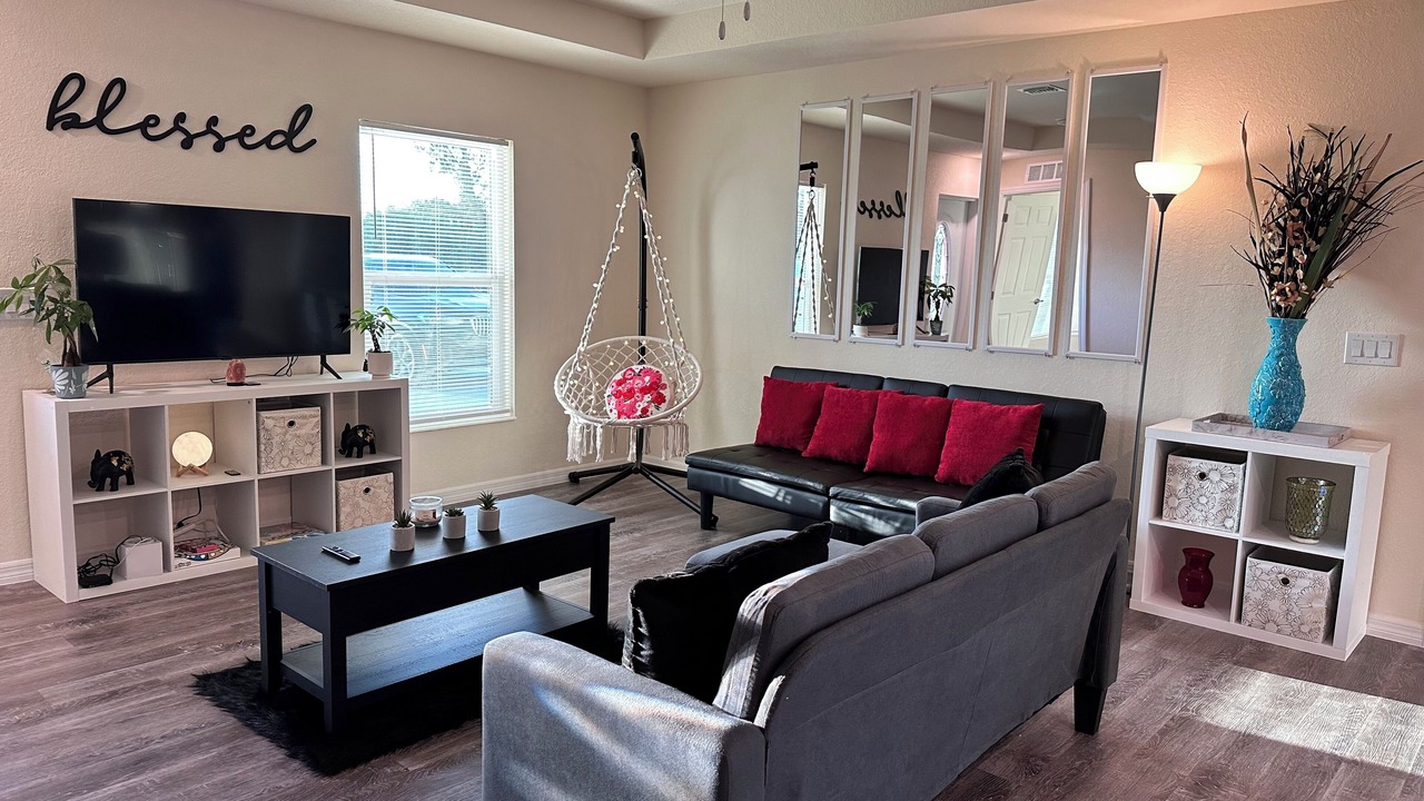 Photo of Livingroom in LaBelle