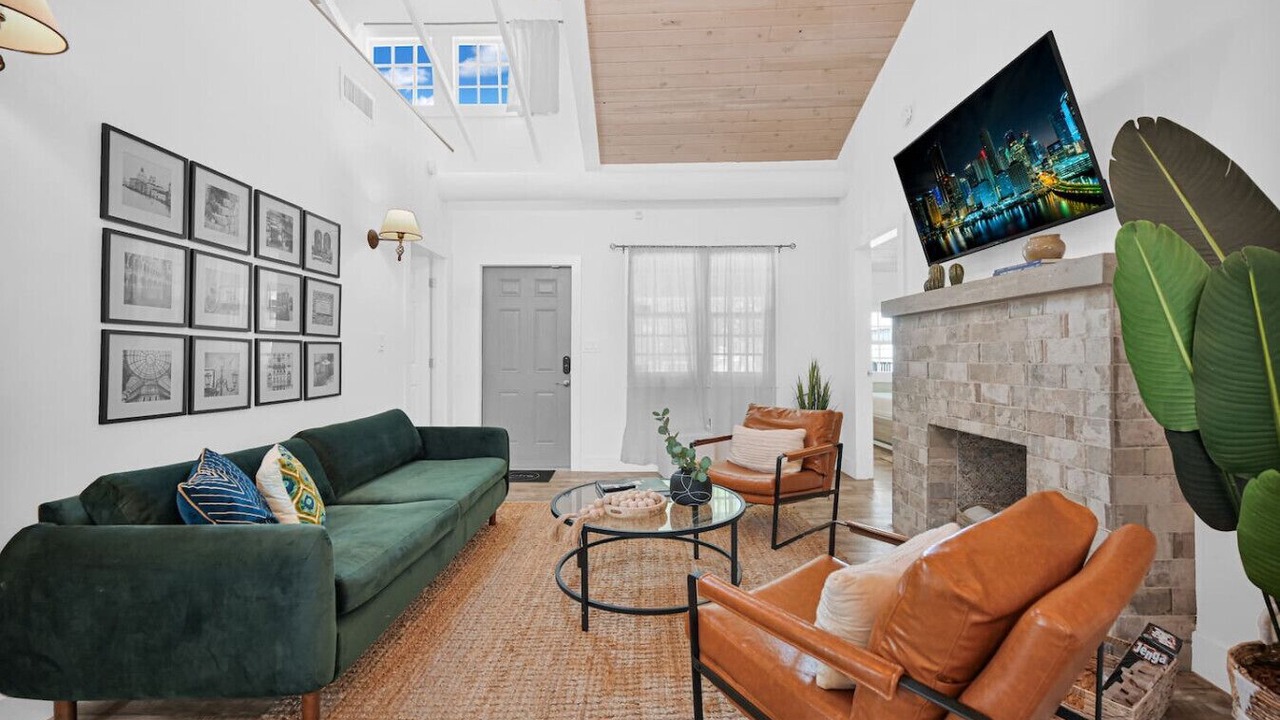 Photo of Livingroom in Northeast Miami