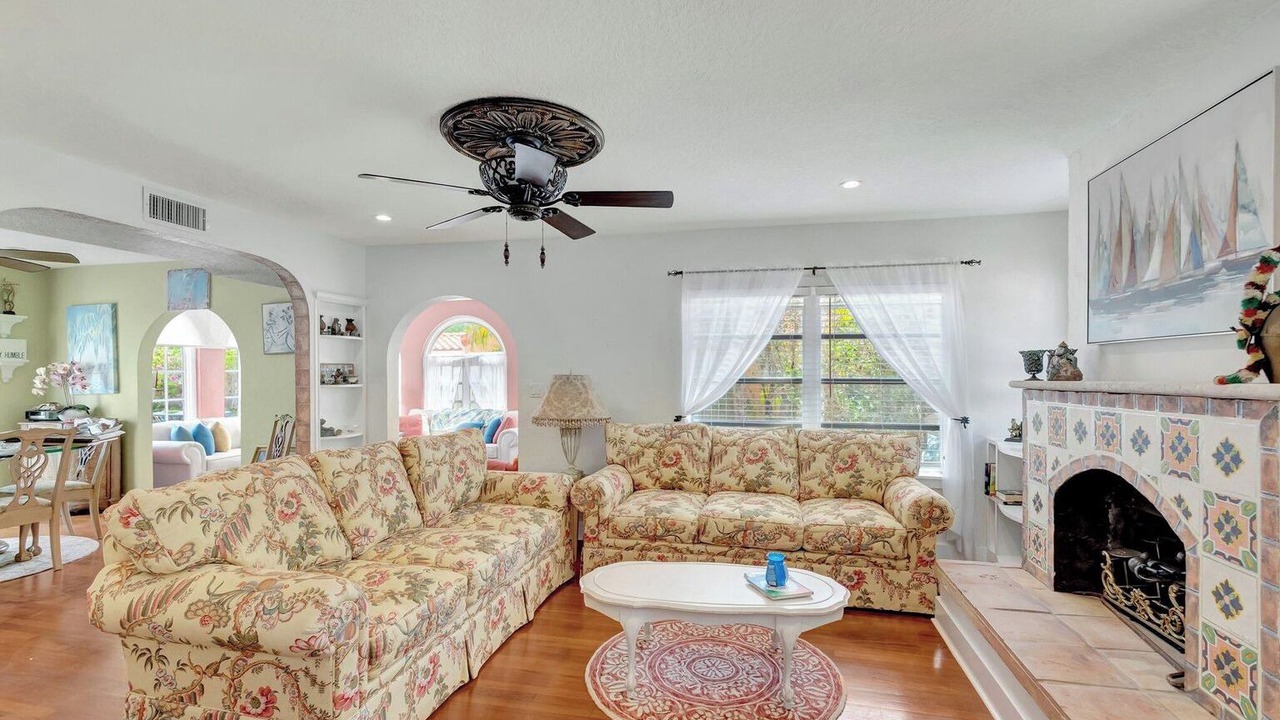 Photo of Livingroom in Old Northwood Historic District