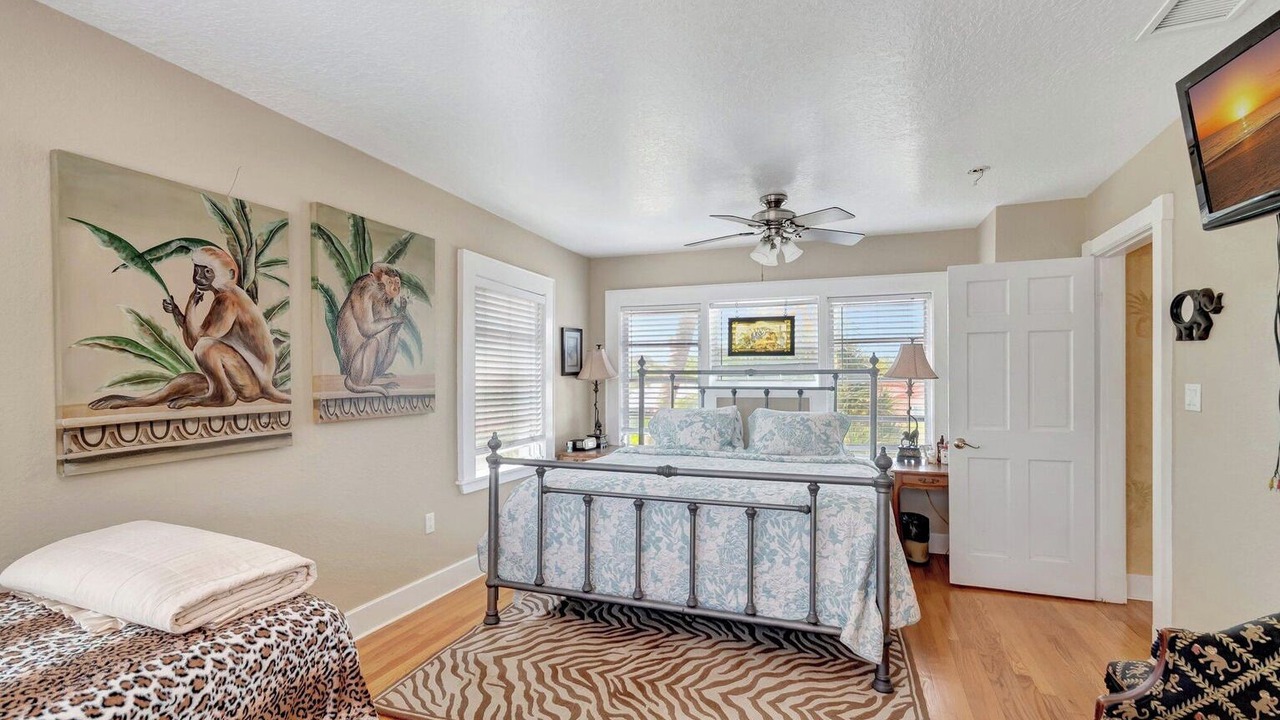 Photo of Bedroom in Old Northwood Historic District