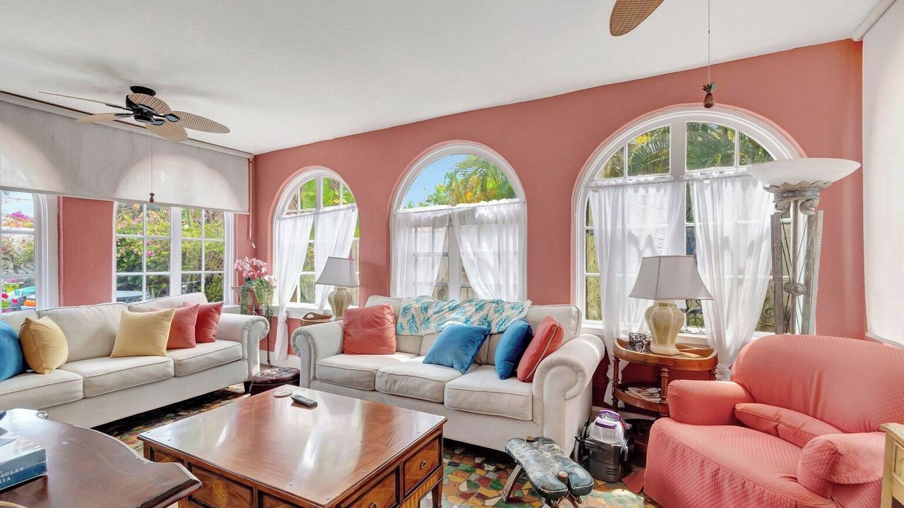 Photo of Livingroom in Old Northwood Historic District
