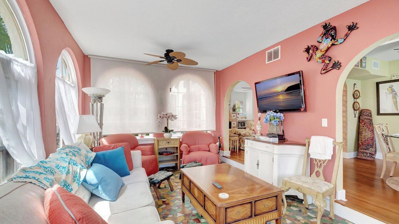 Photo of Livingroom in Old Northwood Historic District