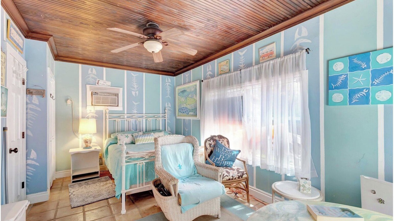 Photo of Bedroom in Old Northwood Historic District
