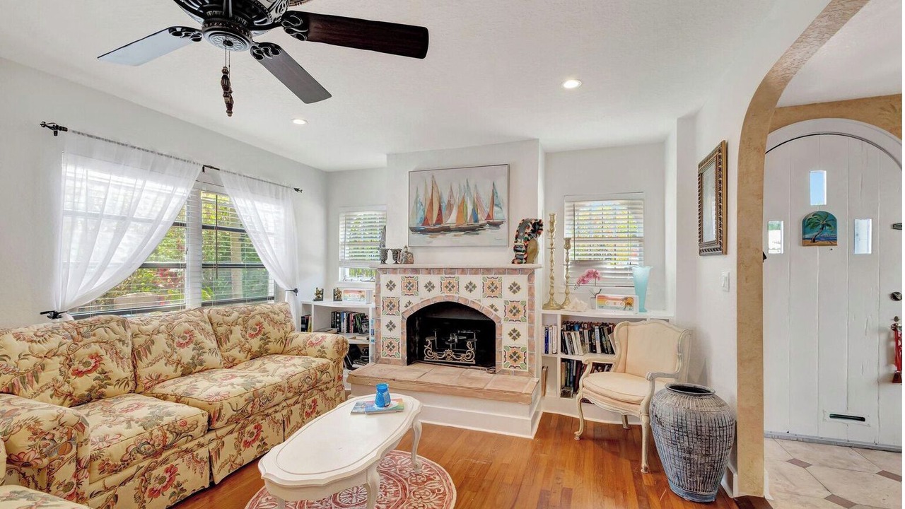 Photo of Livingroom in Old Northwood Historic District