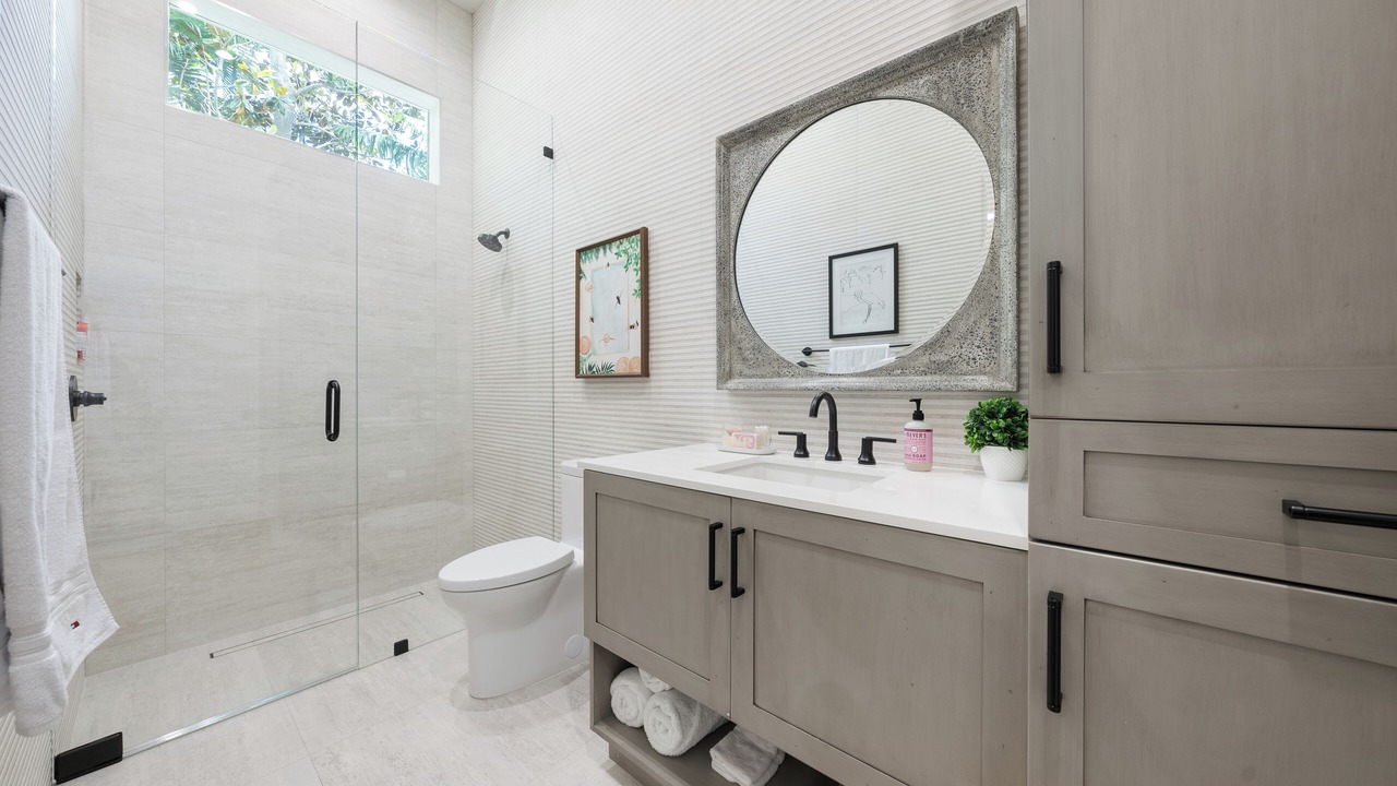 Photo of Bathroom in Park Shore