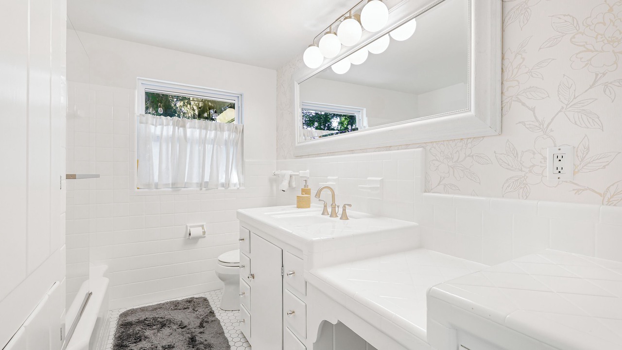 Photo of Bathroom in South Gate Ridge