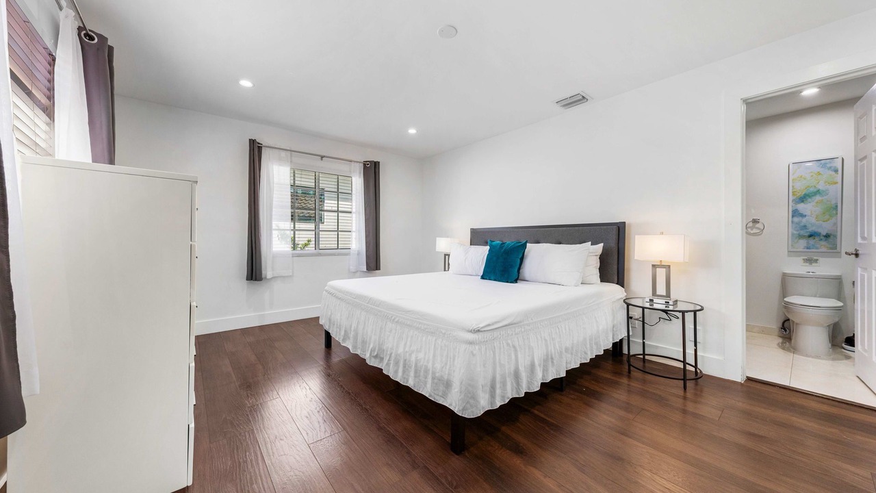 Photo of Bedroom in Downtown Hollywood