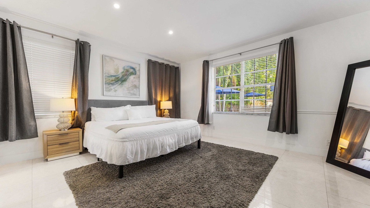 Photo of Bedroom in Downtown Hollywood