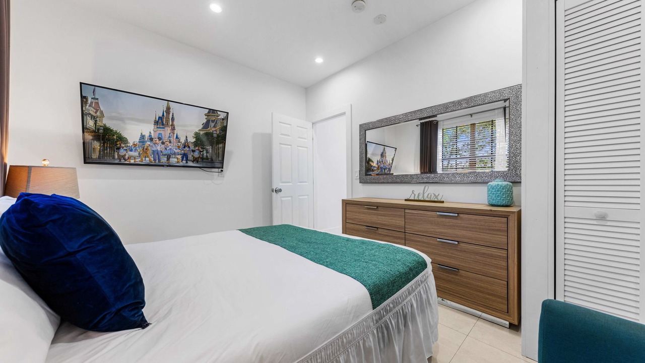 Photo of Bedroom in Downtown Hollywood