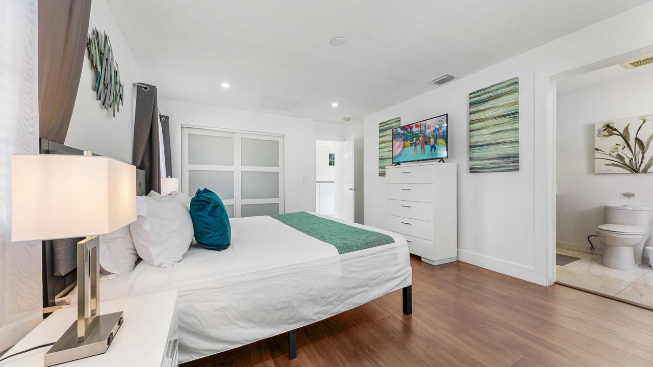 Photo of Bedroom in Downtown Hollywood