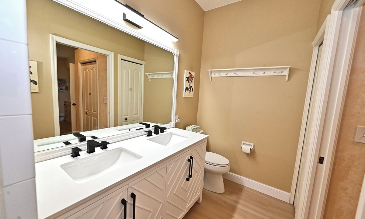 Photo of Bathroom in Naples