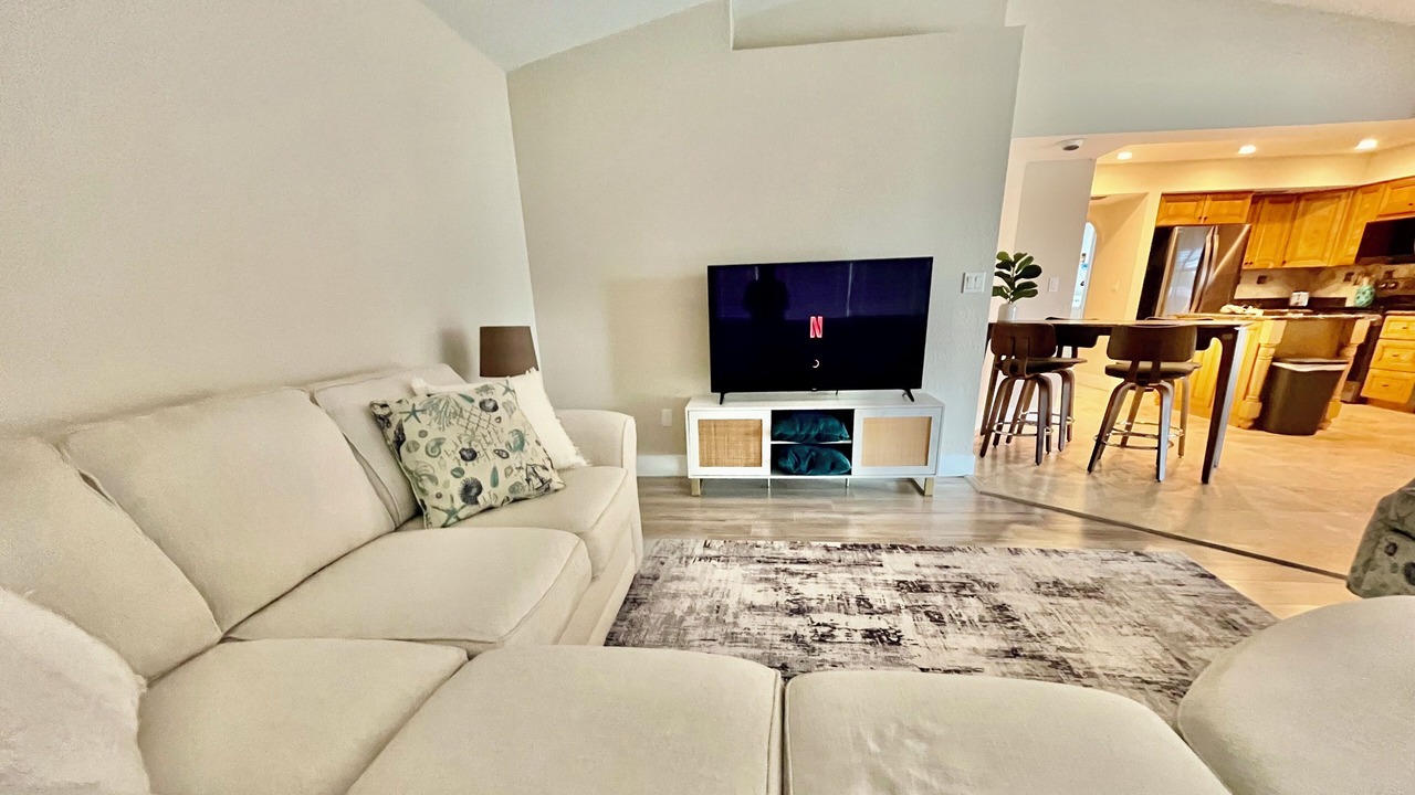 Photo of Livingroom in South Gulf Cove